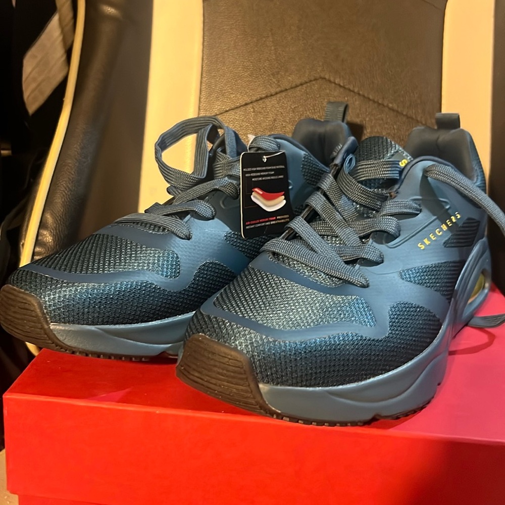NEW MENS SKETCHERS